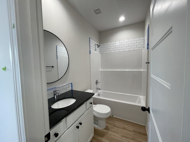 Building Photo - 1927 Sutton Ct