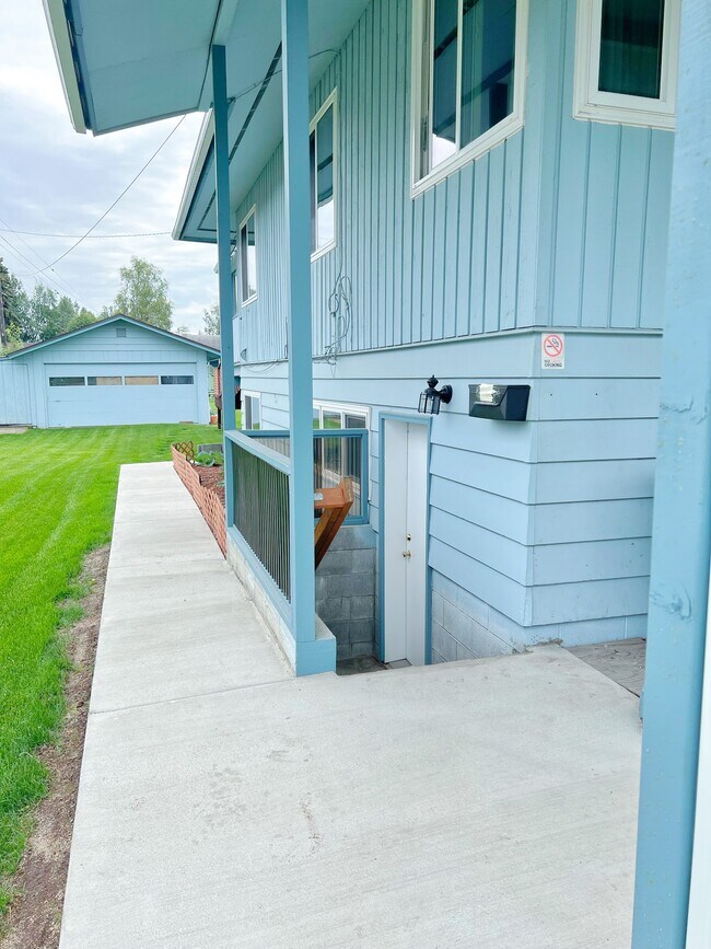 Building Photo - 4300 E 6th Ave