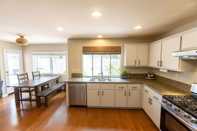 Building Photo - Gorgeous upgraded 4 bed 2.5 bath 2,216 sqft home with Remodeled Kitchen, Hardwood Floors, Tesla S...