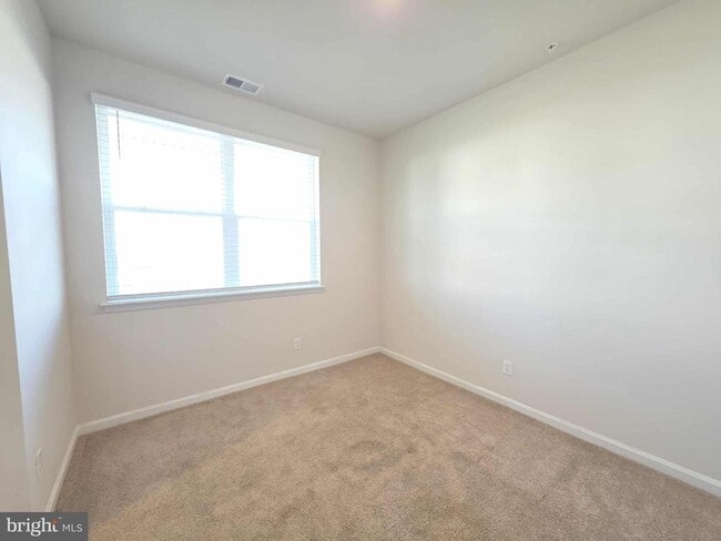 Building Photo - 374 Robbins Farm Rd