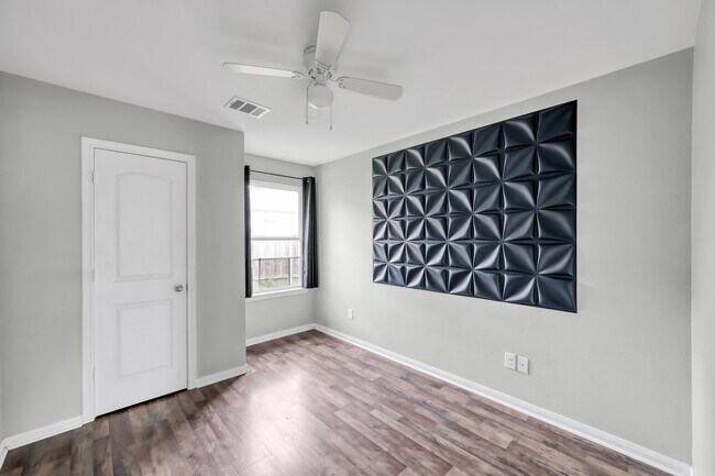 Building Photo - 16618 E Hammon