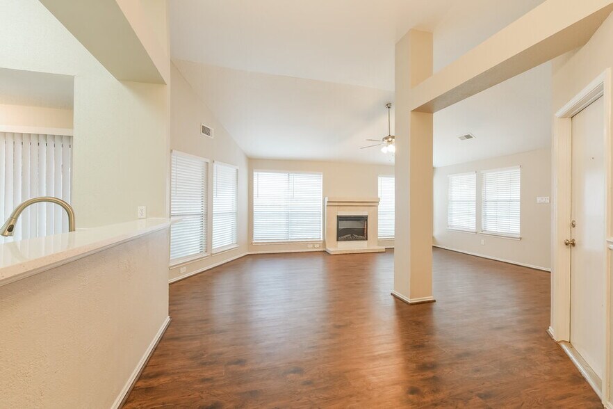 Building Photo - 13819 Smokey Trail Dr