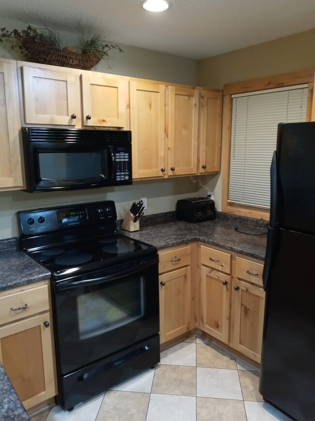 Building Photo - Short Term Winter Rental - 3 Bed / 5 Bath ...