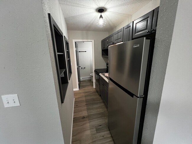 Building Photo - Beautiful 1 bedroom 1 Bathroom First Floor...