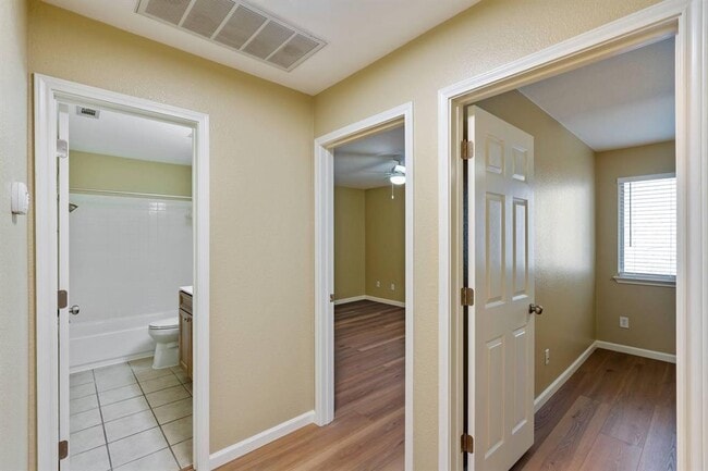 Building Photo - 14609 Ballycastle Trail