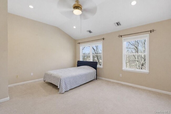 Building Photo - 305 Glenwood Dr