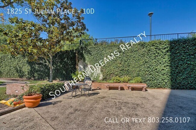 Building Photo - 1825 St Julian Pl
