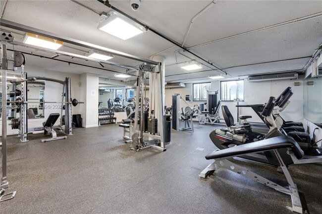 Building Photo - 825 Brickell Bay Dr