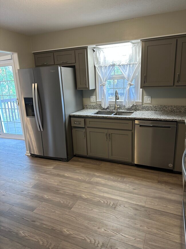 Building Photo - 203 20th Ave N