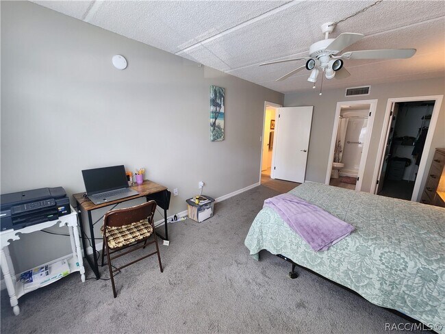 Building Photo - 2400 Forest Dr