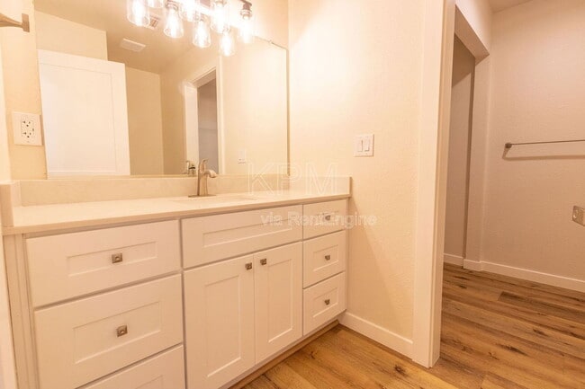 Building Photo - 955 Academy St