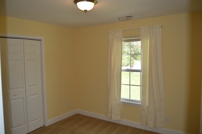 Building Photo - 132 Springfield Rd