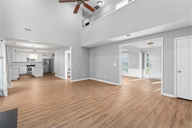 Building Photo - 13030 Carriage Park Ln