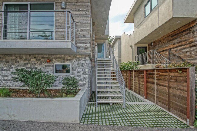 Building Photo - NEWER, LUXURIOUS & MODERN, 2920 SQ FT HOME W/ HIGH END DETAILS, AMAZING DECK/BALCONY SPACE, 2-CAR...