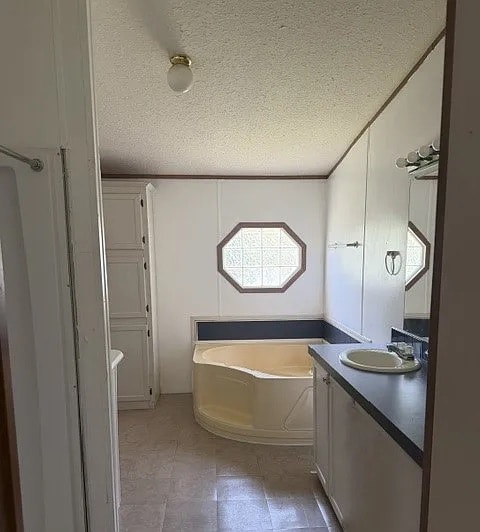 Building Photo - Room in Apartment on Bonita Verde Dr