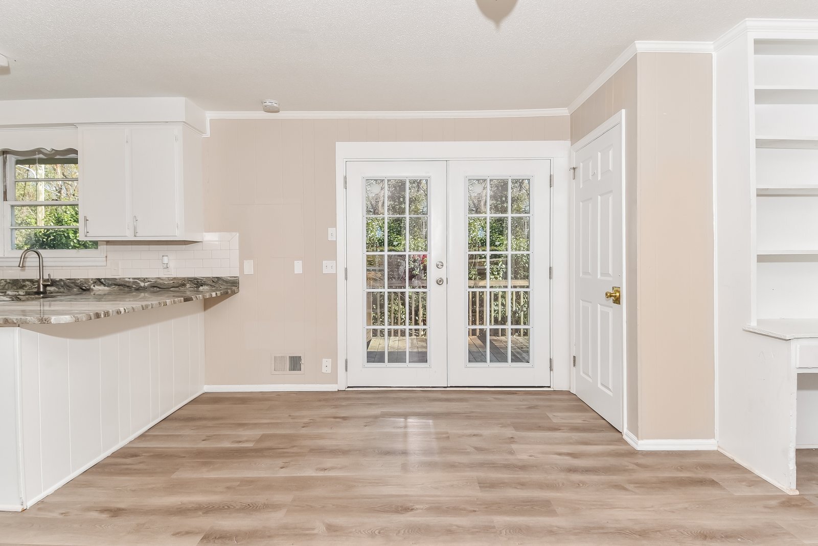 Building Photo - 4016 Williamsburg Dr