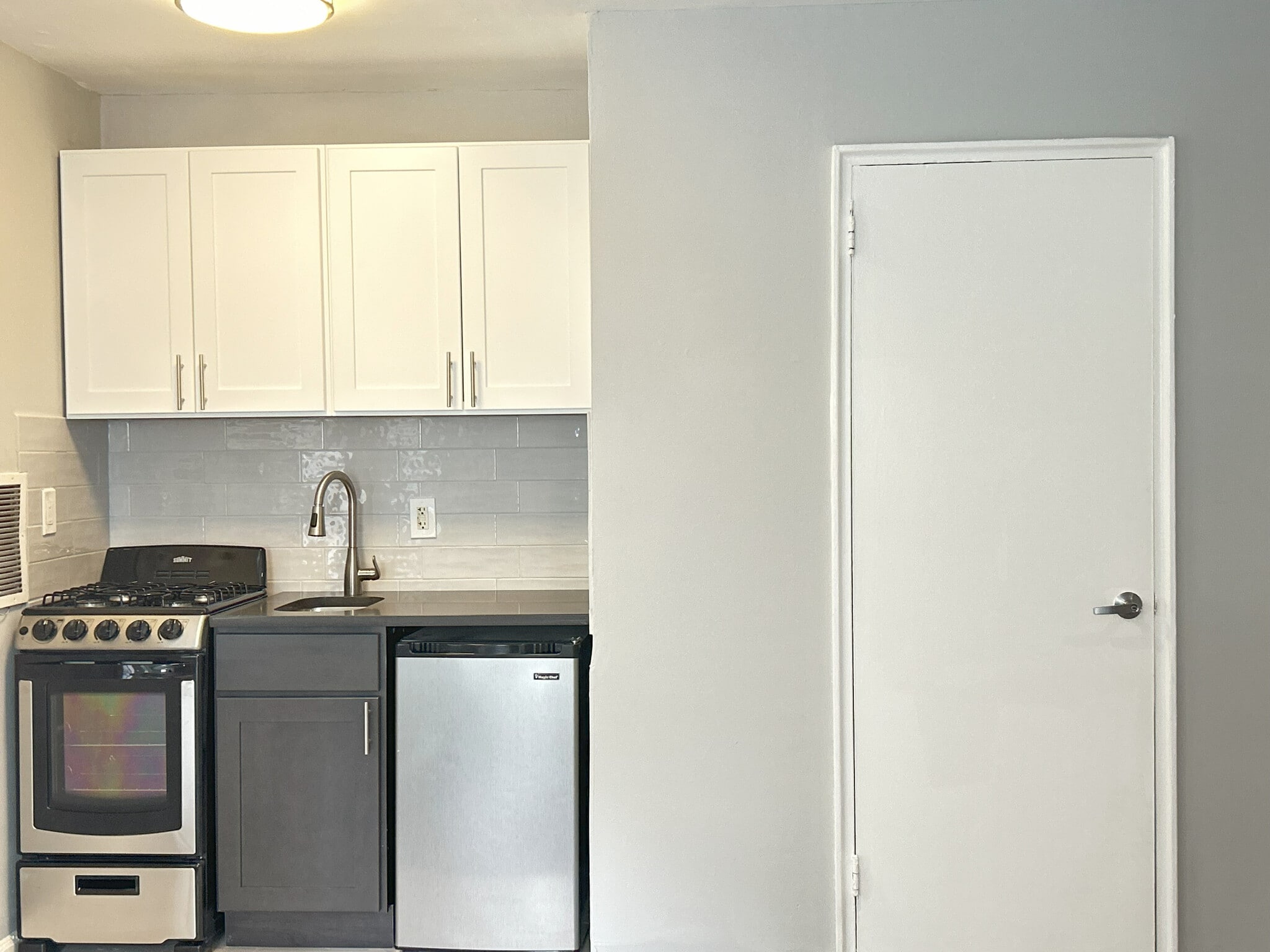 320- Studio Kitchenette - Claremont Holdings