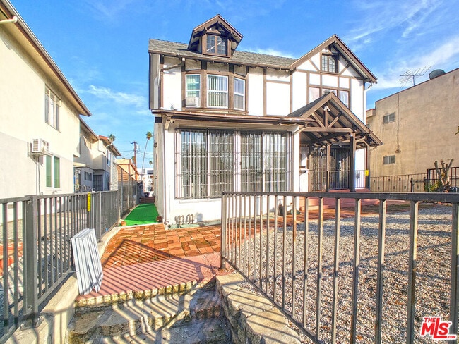 Building Photo - 336 S Wilton Pl