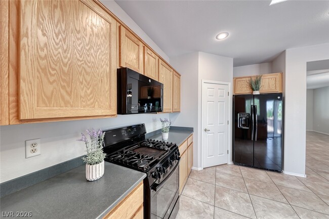 Building Photo - 2343 Schaeffer Hills Dr
