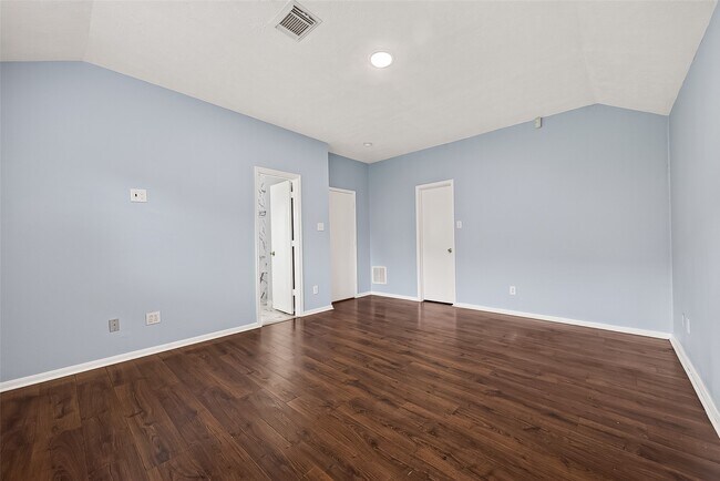 Building Photo - 9323 Eaglewood Shadows Ct