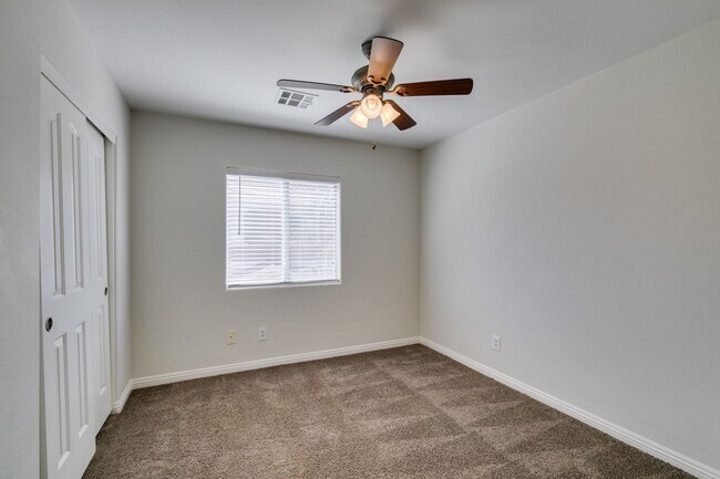 Building Photo - Great townhome in Henderson Gated Community with a 2 car attached garage and backyard