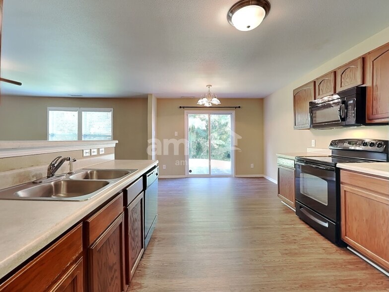 Building Photo - 4112 Lakewood Glen Dr