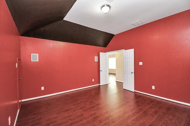 Building Photo - 6843 Bears Path Ln