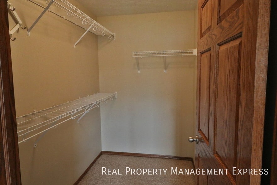 Building Photo - Fantastic 2 Bedroom 2 Bathroom Condo on th...