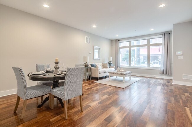 Building Photo - Northern Liberties Townhome with Parking