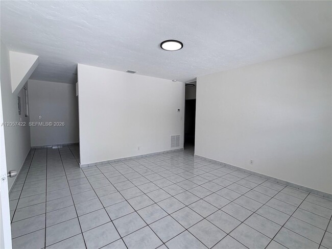 Building Photo - 16921 SW 94th Ave