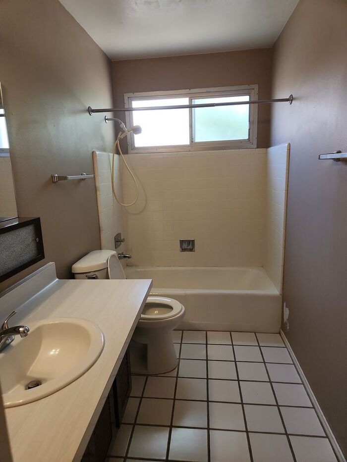 Building Photo - 4330 W Royal Palm Rd