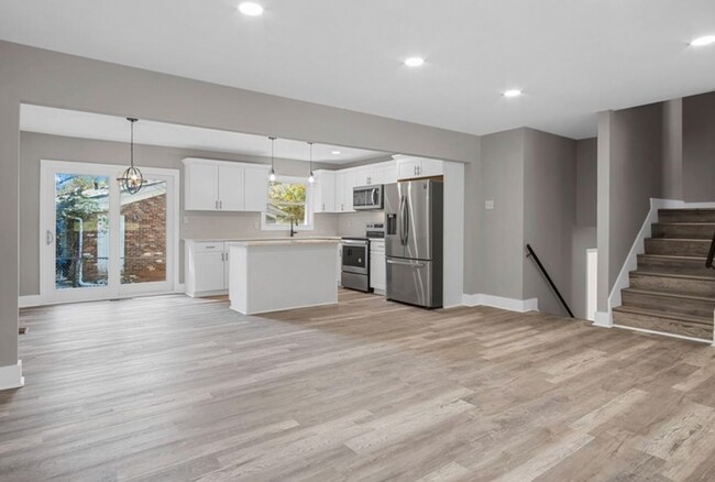 Building Photo - 1675 Bouldercliff Ct SE