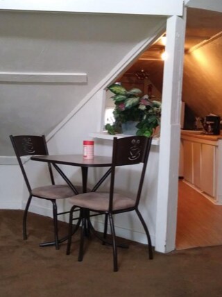 Kitchen table - 133 W Craig Pl