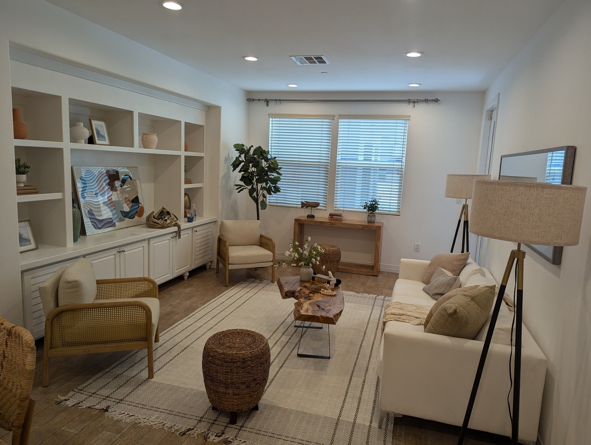 Building Photo - 7100 Playa Vista Dr