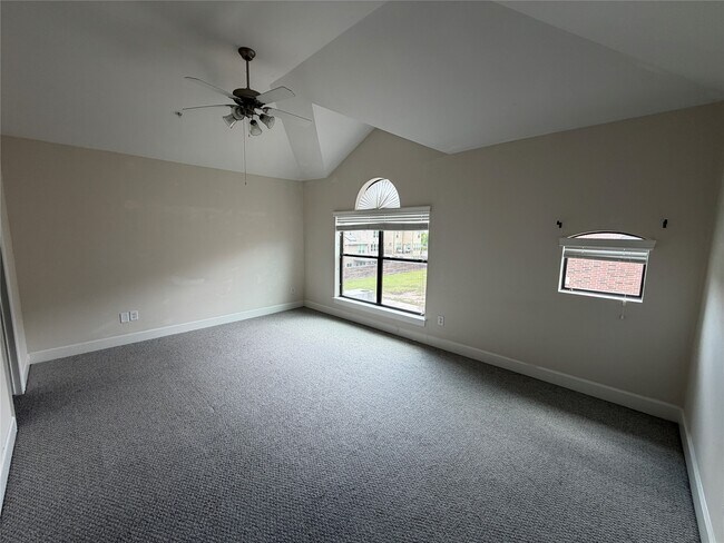 Building Photo - 8715 Meadowcroft Dr