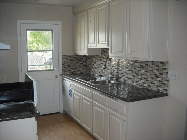 Building Photo - Upgraded Marina Village Penthouse
