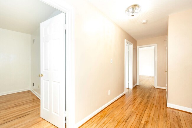 Building Photo - Gorgeous 5BR/3FB Bethesda Home - Spacious ...