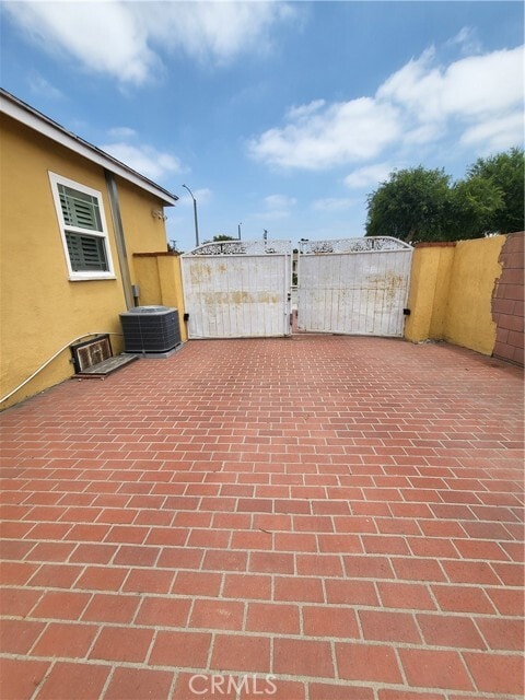 Building Photo - 6000 Southside Dr