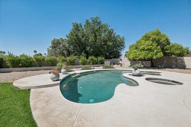 Building Photo - 13222 N 1st Ave