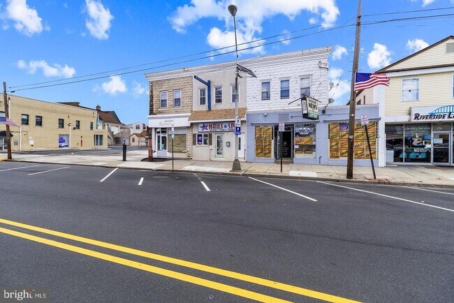 Building Photo - 117 S Pavilion Ave