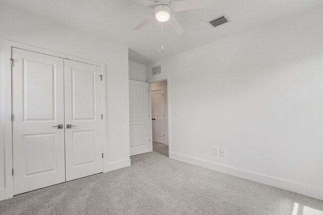 Building Photo - 7141 SE Park Dr
