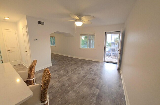 Building Photo - 315 Bream Ave