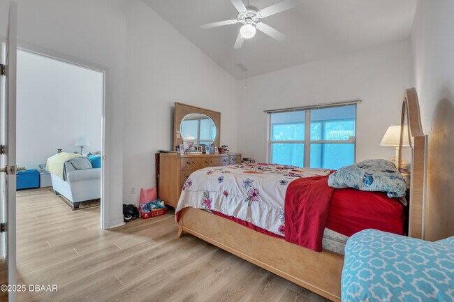 Building Photo - 1412 Coconut Palm Cir