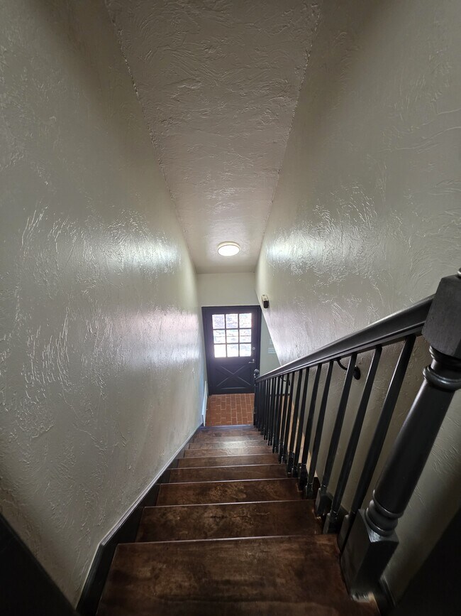 Building Photo - 641 Redstone Ave
