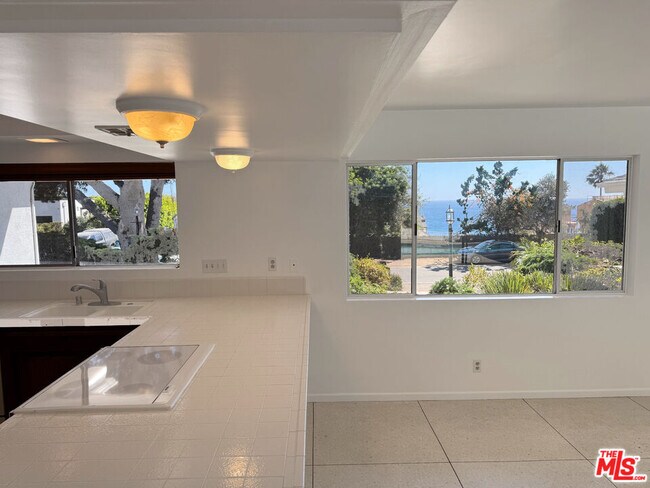 Building Photo - 31617 Broad Beach Rd