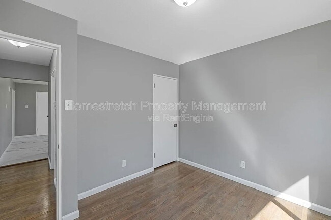 Building Photo - 250 Coteau Ln