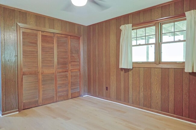 Building Photo - nice renovated 4 Bed 3 Bath