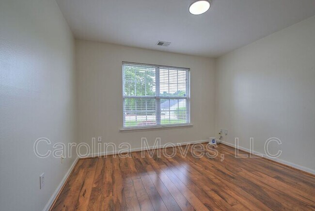 Building Photo - 406 Crescentwood Ct