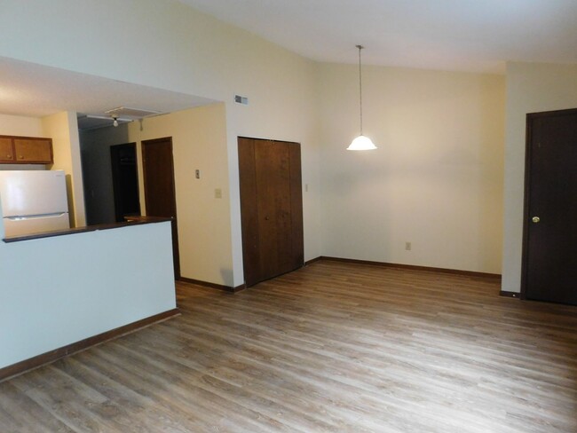 Building Photo - 1527 College Way