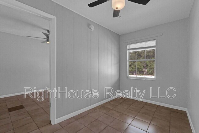 Building Photo - 2430 Tanglewood St